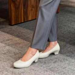 Ascenelle Counsel Round-Toe Low Block Heel Pumps