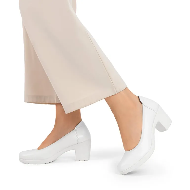 Ascenelle Wide-Toe Arch Support Block Heel Pumps