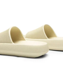 Lightweight Responsive Footbed Slippers