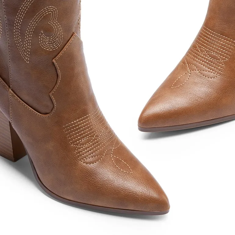 Pointed Toe Embroidered Cowboy Boots