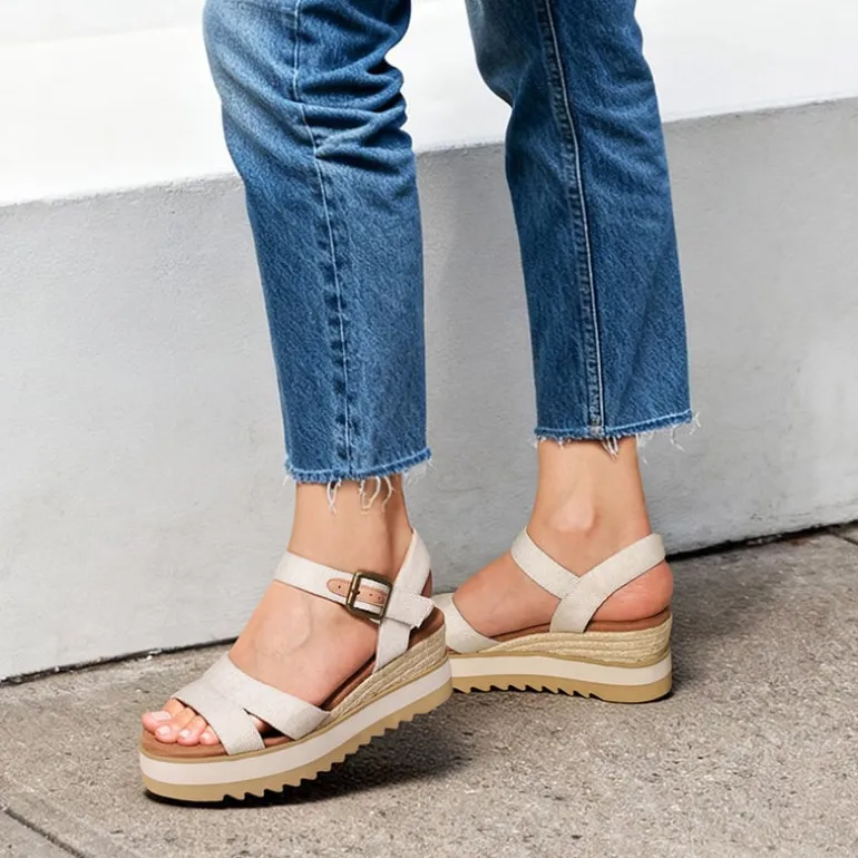 Women’s Adjustable Buckle Wedge Sandals